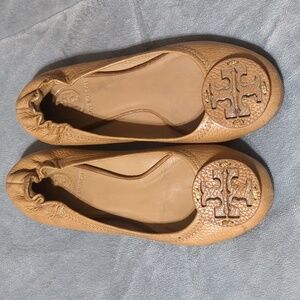 Tory Burch Reva Tumbled Logo Flats size 4.5